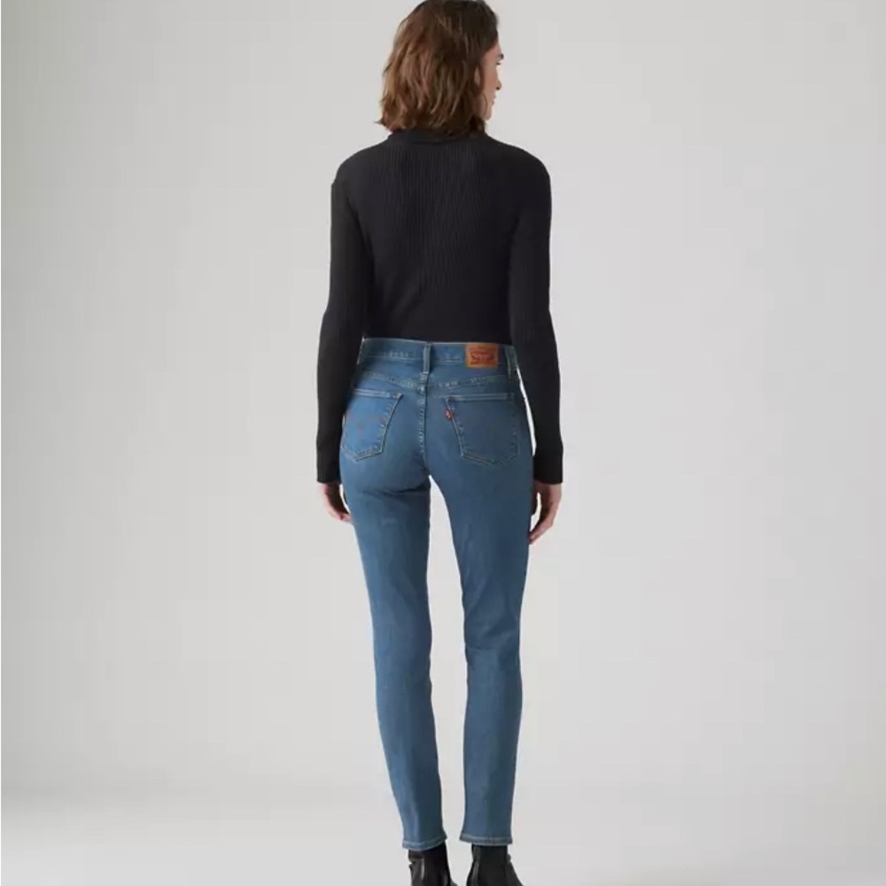 LEVI’S 311 SHAPING SKINNY JEANS SIZE 30 Great Condtion!